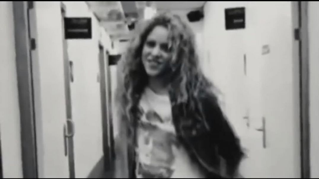 Shakira, Maluma - Clandestino (Official Video)