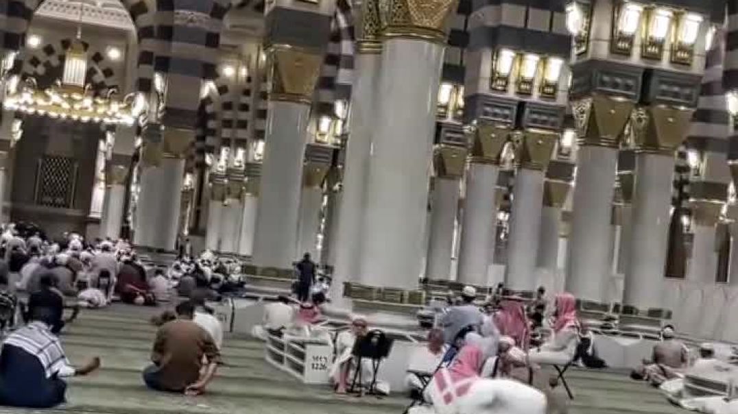 ⁣На Арафате ты стоишь так, будто это твой личный Судный день, но полный надежды