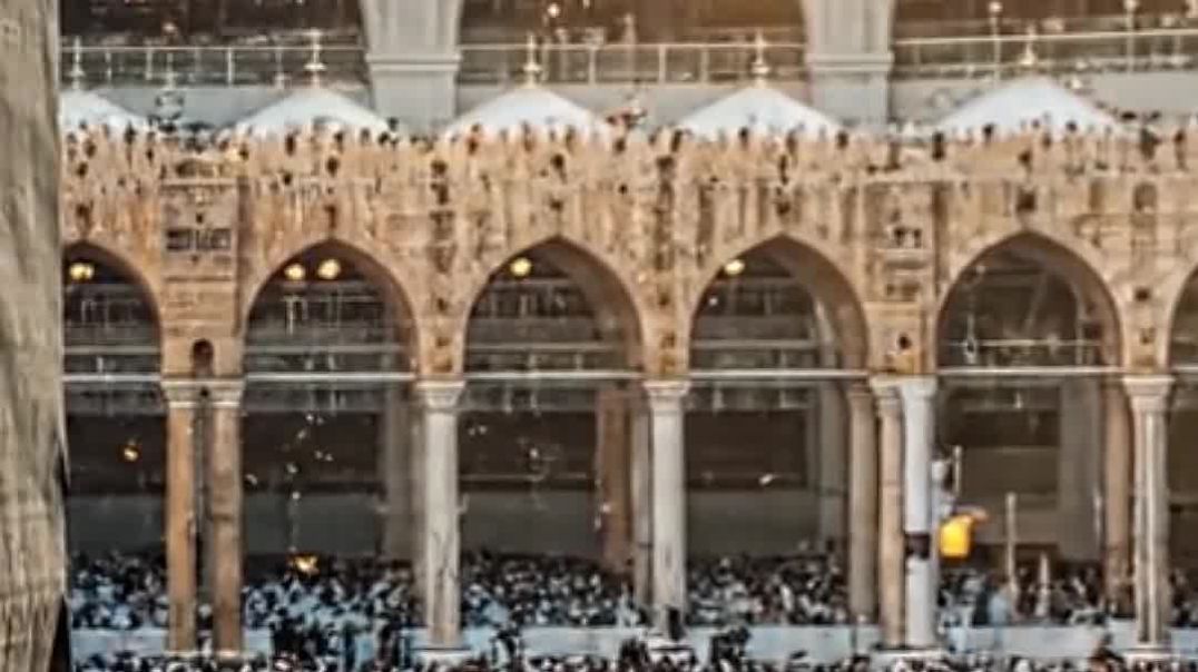 ⁣В Мекке душа словно находит то, что искала всю жизнь, хотя раньше и не могла это назвать словами!