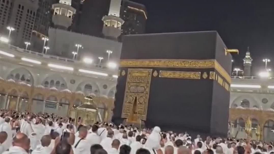 ⁣⁣Умра — когда сердце находит дорогу к покою, которого так долго искало среди забот, тревог и суеты.