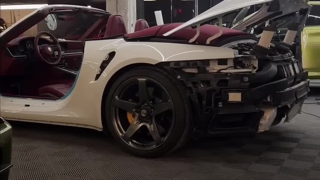 Оклейка автомобиля. Как думаете, какого цвета будет этот Porsche 911 Turbo S?