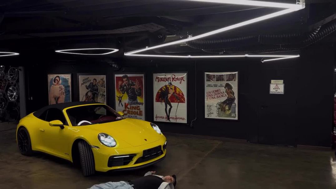 Жёлтый Porsche 911 в Prive Car Club — индивидуальные решения для авто