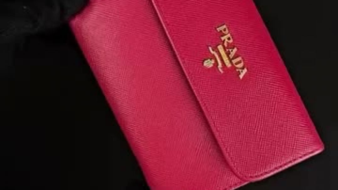 Ремонт изделий из кожи помогает вернуть кошельку Prada аккуратность и приятный внешний вид