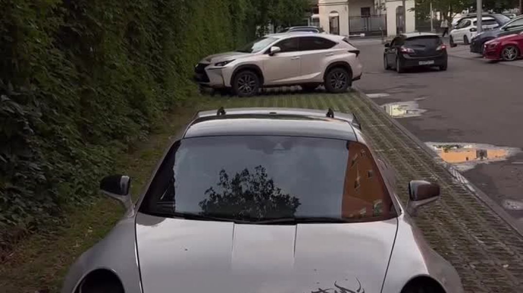 Дизайн-проект авто Porsche 911 с авторской графикой и смелым образом от Prive Car Club