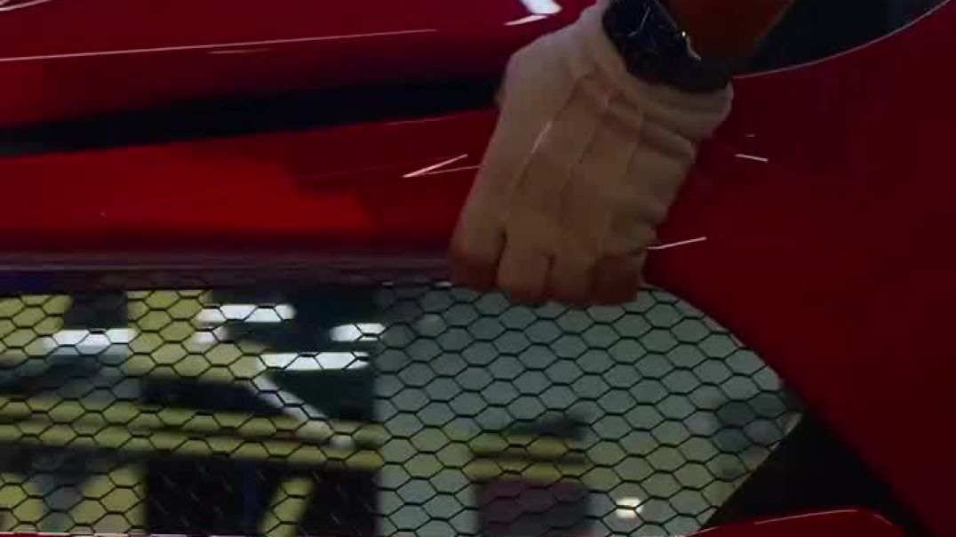 ⁣Оклейка автомобиля Ferrari 296 GTB защитной плёнкой с разборкой элементов кузова